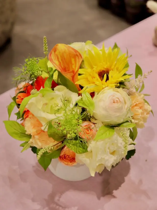 ひまわりがキュートなアレンジメント🌻

#母の日 
#mothersday 
#花たろう 
#浦和花たろう 
#花 
#花屋 
#flower 
#flowershop 
#埼玉県 
#さいたま市桜区 
#栄和 
#さいたま市浦和区 
#浦和 
#浦和コルソ 
#花のある暮らし
#お花好きな人と繋がりたい
#フラワーアレンジメント
