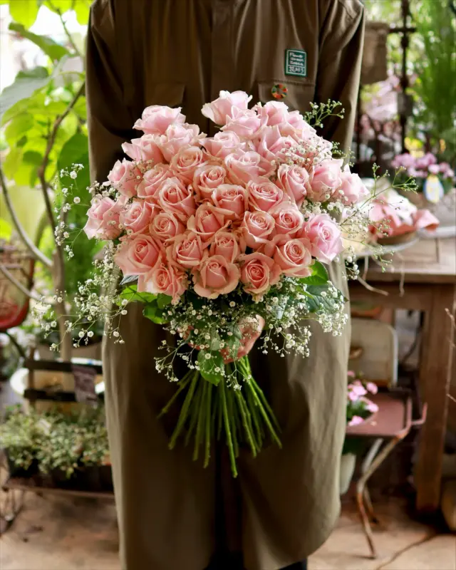 プロポーズ用でご用意させていただきました！
ご注文ありがとうございます😊

柔らかい色味のピンクバラが素敵ですね💓

11月22日(土)は【いい夫婦の日】です♪
日頃の感謝の気持ちを込めてお花を贈りませんか°·๐　

#花束
#いい夫婦の日
#花たろう 
#浦和花たろう 
#花 
#花屋 
#flower 
#flowershop 
#埼玉県 
#さいたま市桜区 
#栄和 
#さいたま市浦和区 
#浦和 
#浦和コルソ 
#花のある暮らし
#お花好きな人と繋がりたい