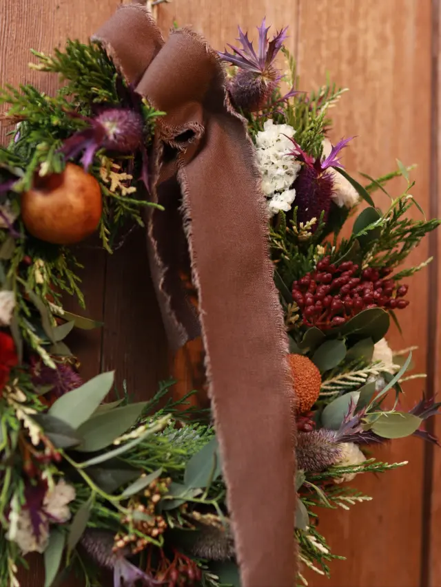 大人っぽい色合いに様々な形をした飾りが可愛いクリスマスリースです🎄

#クリスマスリース
#christmas 
#花たろう 
#浦和花たろう 
#花 
#花屋 
#flower 
#flowershop 
#埼玉県 
#さいたま市桜区 
#栄和 
#さいたま市浦和区 
#浦和 
#浦和コルソ 
#花のある暮らし
#お花好きな人と繋がりたい