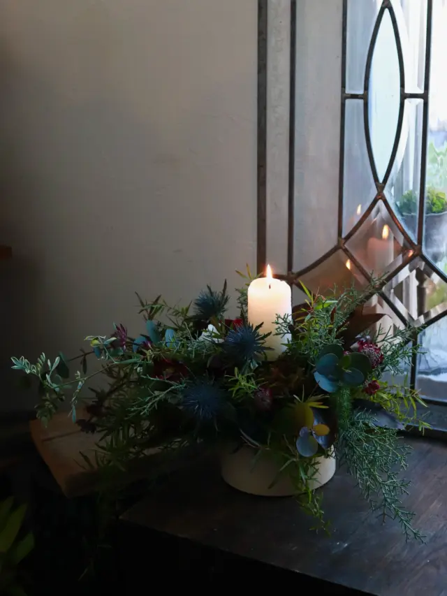 クリスマスにぴったりのキャンドルアレンジメント🕯️

落ち着きのある色合いのお花とキャンドルの相性がとても良いですねﾟ･*:.｡..
見ていると心まで温かくなります☺️

#クリスマス
#キャンドルアレンジ
#花たろう