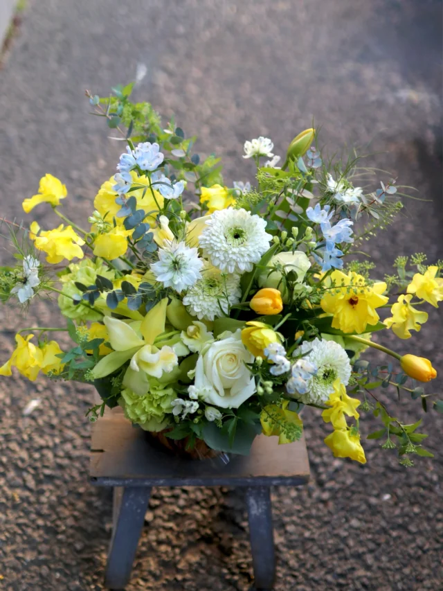 元気の出るイエローカラーとナチュラルな白グリーンの相性抜群✨

#春
#花
#spring
#花たろう
#浦和花たろう