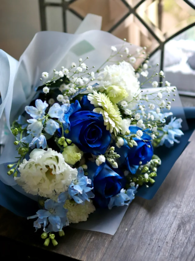 本日もたくさんのお客様にご来店いただき、誠にありがとうございます😊

大人気のブルーのブーケです💐

#卒業式
#卒業
#花束
#花たろう
#浦和花たろう