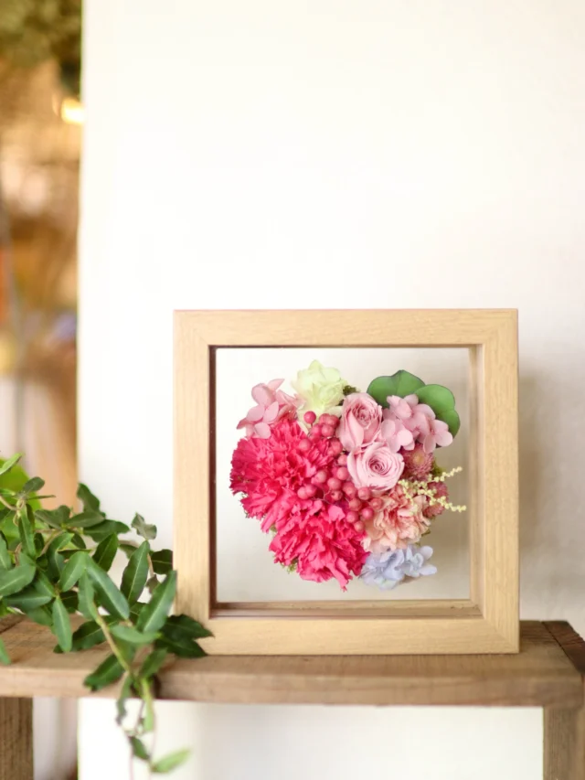 【母の日オリジナルプリザーブドフラワーご予約開始！！】

happy mother's day💐
今年の母の日は5月10日(日)！

大人なレッド❤️とラブリーなピンク🩷
《数量限定》
（サイズH14.4cm×W14.4cm×D5.2cm）

いつも頑張っているお母さんへ特別なプレゼント🎁をしませんか°·๐°‧º·˚

#母の日
#mothersday 
#プリザーブドフラワー
#花たろう
#浦和花たろう