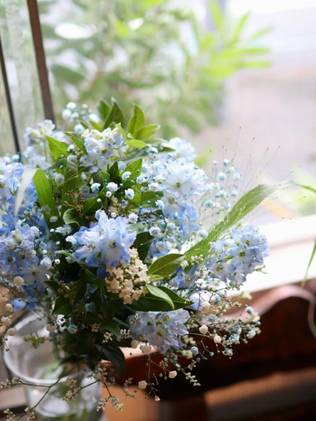 淡いブルーのお花に、ふんわりとかすみ草を添えた人気のブーケ。

忙しい毎日の中で、ふと目に入るたびに癒される。
そんな”小さな幸せ”を、お家に迎えてみませんか？💙

【かすみ草フェア】開催中😆！！！！！

#かすみ草
#blue
#ブーケ
#花たろう
#浦和花たろう