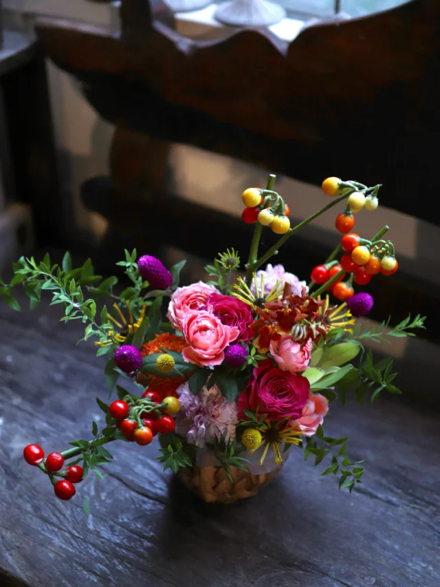 鮮やかな実ものと秋色のお花を合わせて、
これからの季節を感じる華やかな仕上がりにしてみました🍂

#秋
#autumn 
#フラワーアレンジメント
#花屋
#花たろう